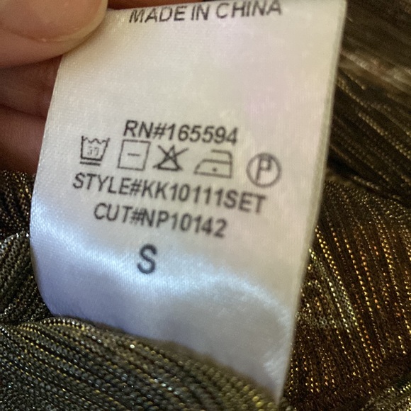 Button down sheer design shirt with bell sleeves - Picture 8 of 8